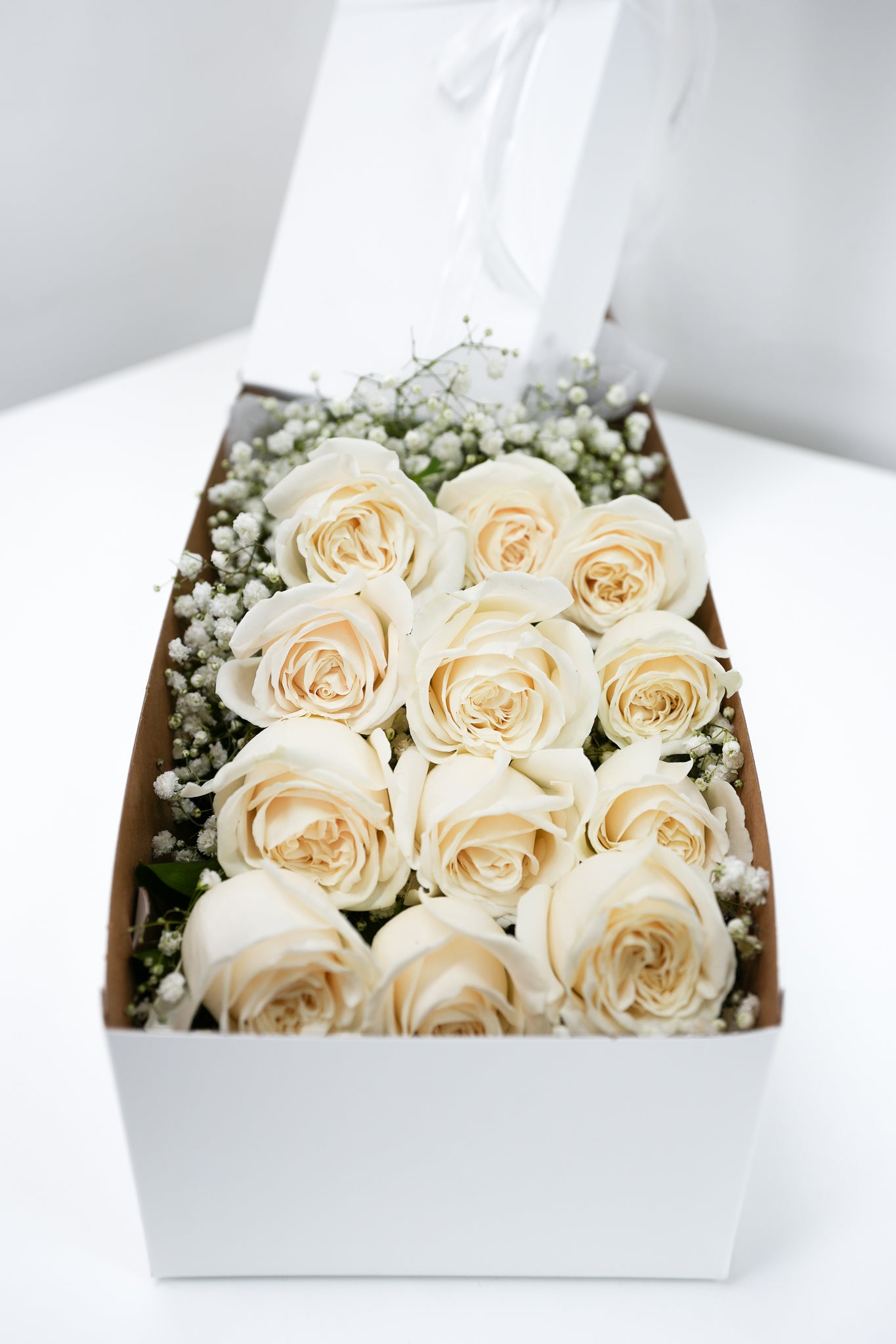 12 White Rose Box